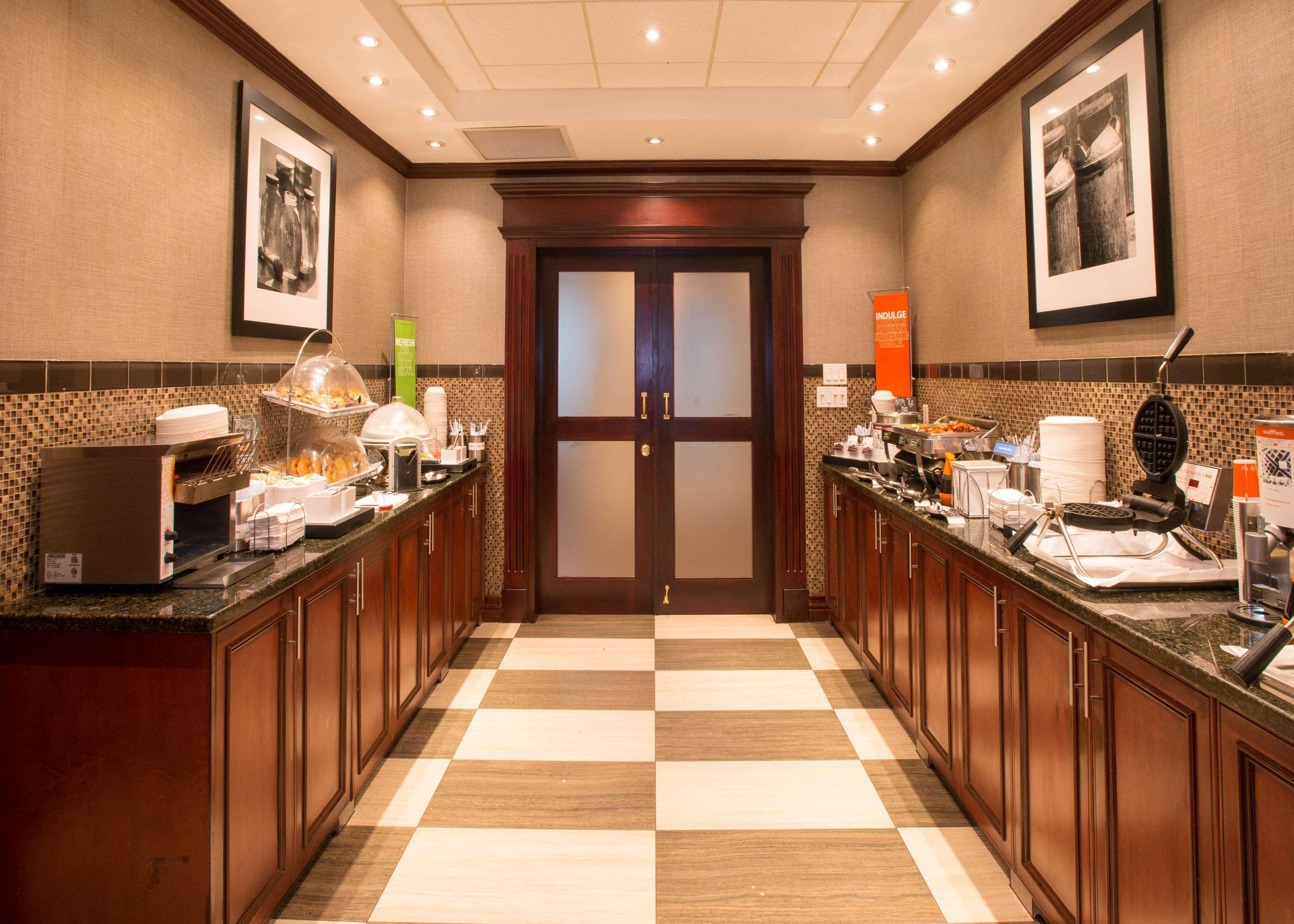 Hampton Inn Toronto-Mississauga West エクステリア 写真