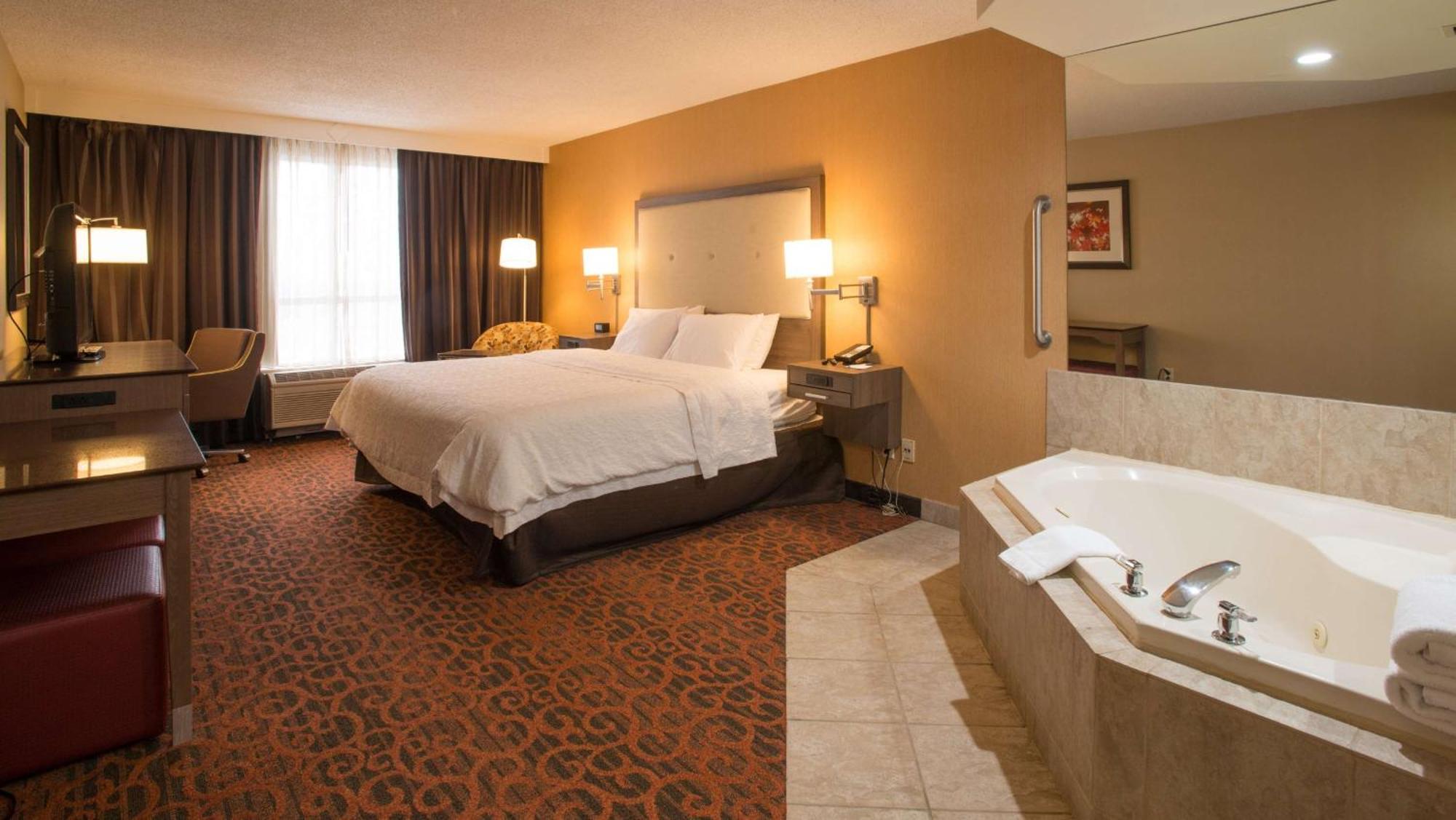 Hampton Inn Toronto-Mississauga West エクステリア 写真