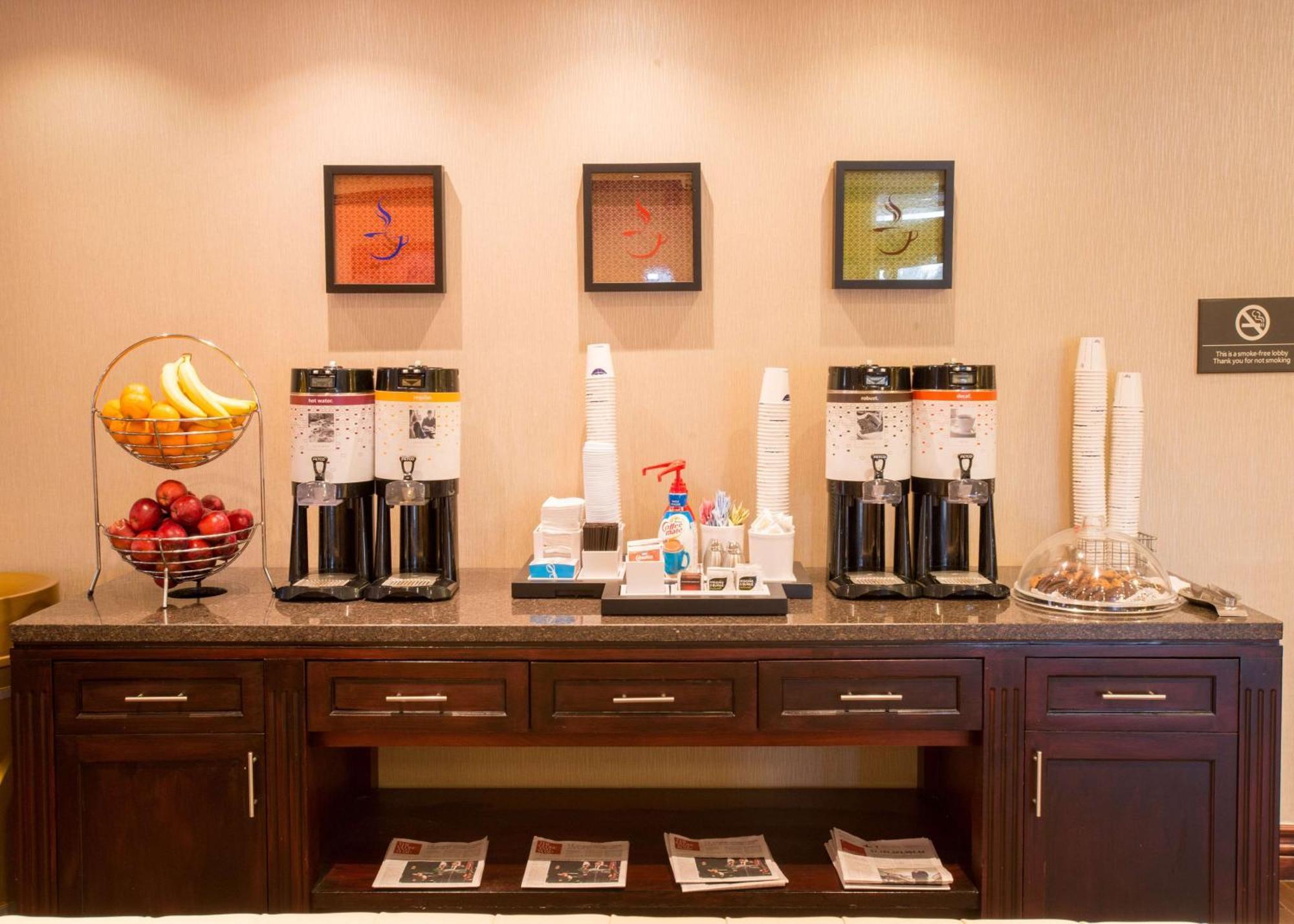 Hampton Inn Toronto-Mississauga West エクステリア 写真