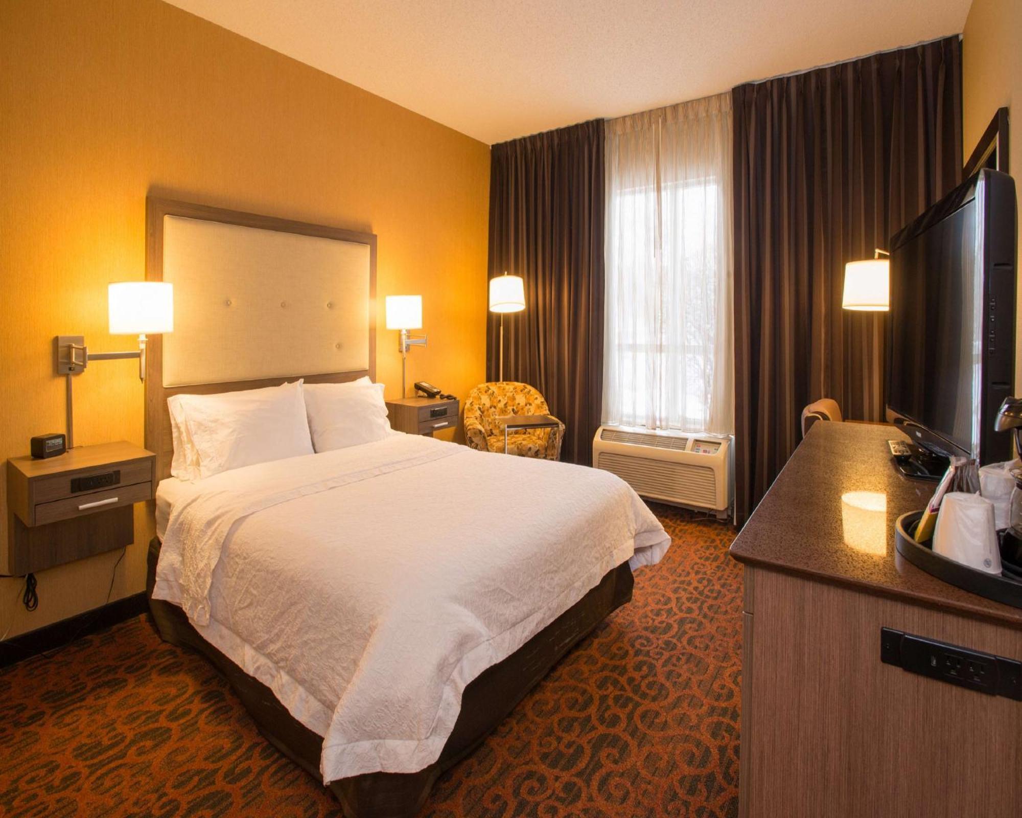 Hampton Inn Toronto-Mississauga West エクステリア 写真