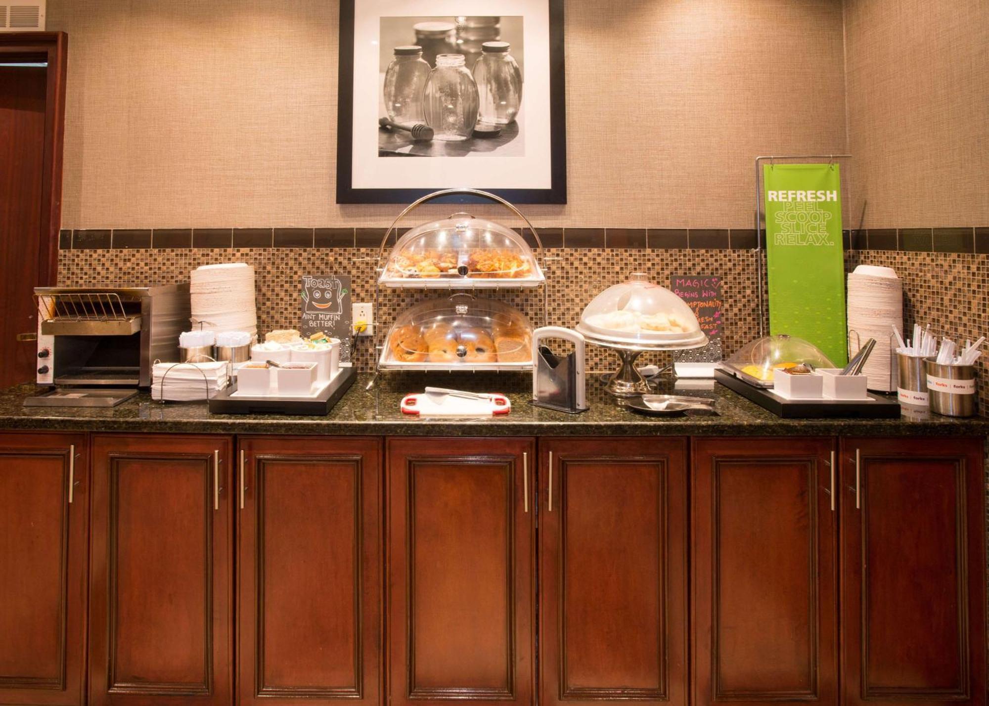 Hampton Inn Toronto-Mississauga West エクステリア 写真