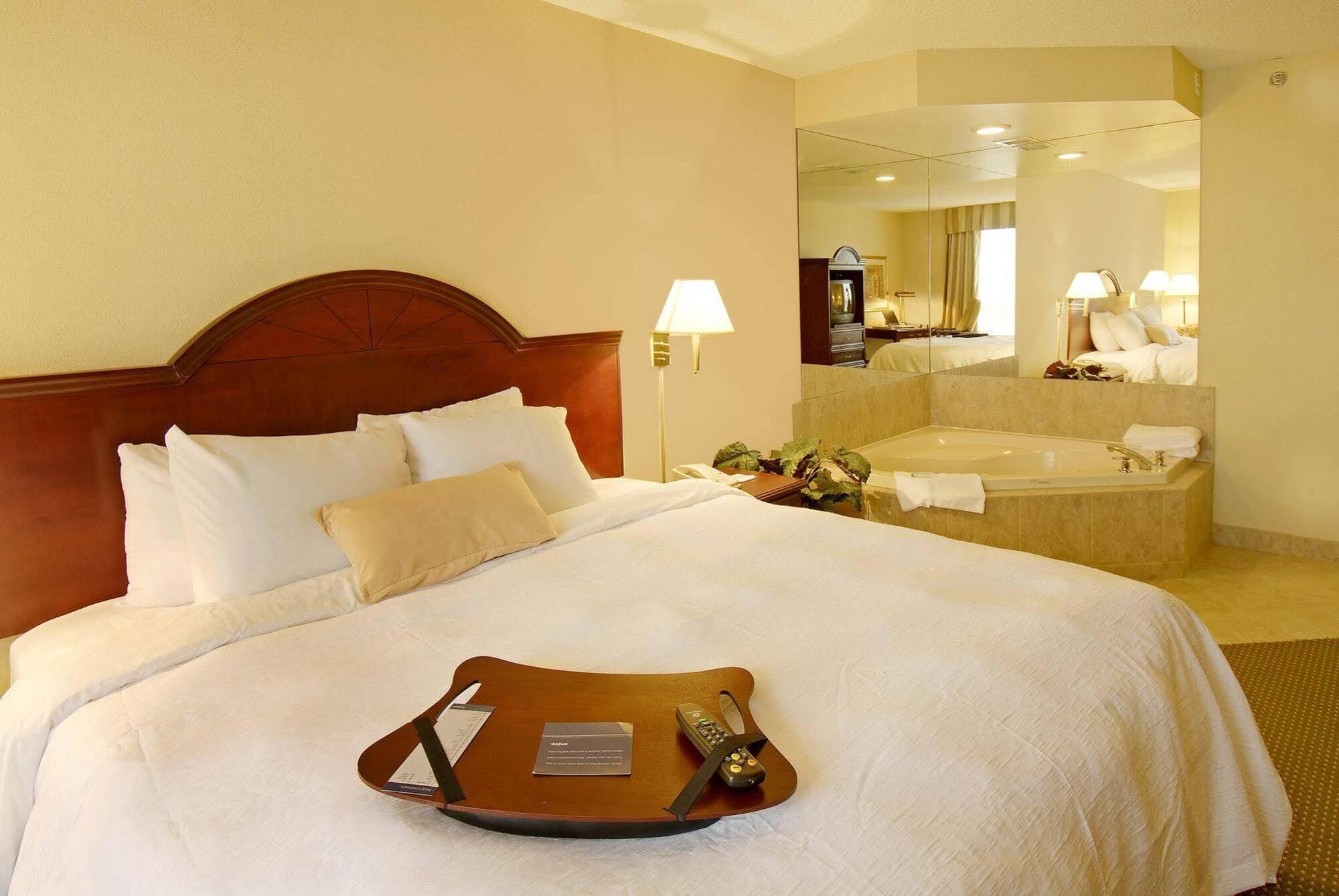 Hampton Inn Toronto-Mississauga West エクステリア 写真