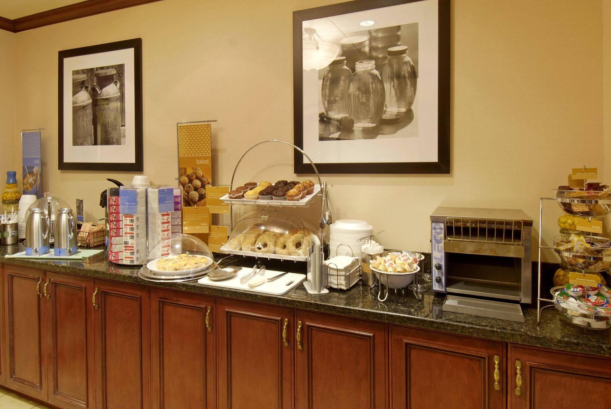 Hampton Inn Toronto-Mississauga West レストラン 写真