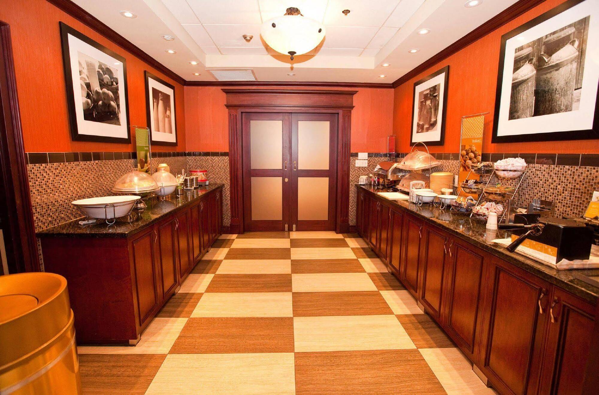 Hampton Inn Toronto-Mississauga West レストラン 写真
